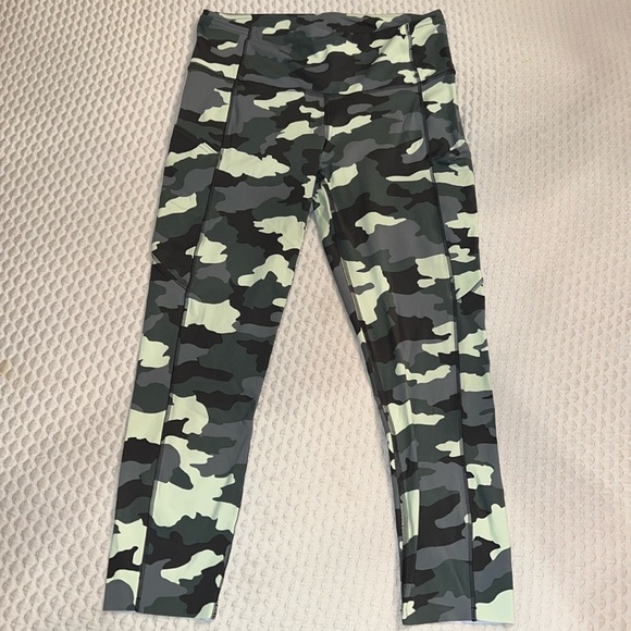 Lululemon Fast Free HR Crop 23 Green Camo Leggings Sz 8 Pockets Athletic - Picture 1 of 5